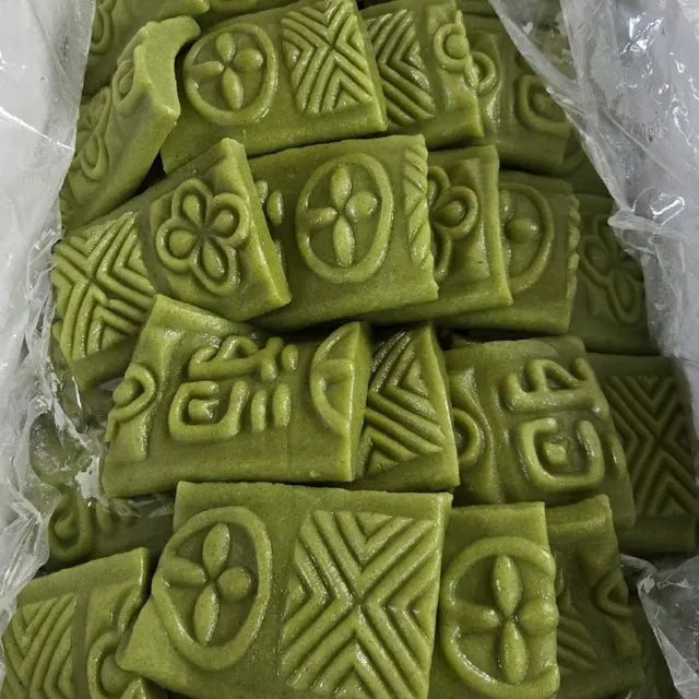 쌀가루와 함께 쪄서 만든 울피아 절편